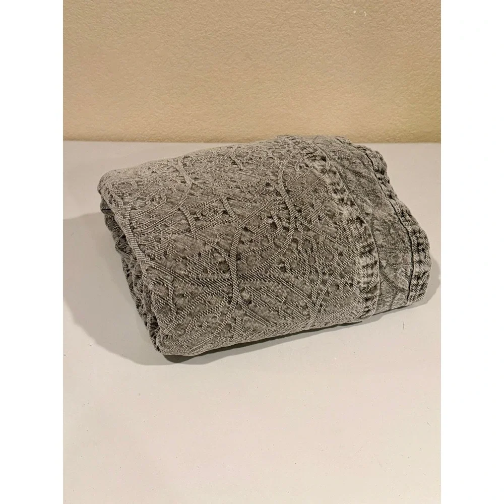 Pottery Barn Jacquard Medallion Coverlet Lattice Quilt Blanket Grey 92x96 Bed